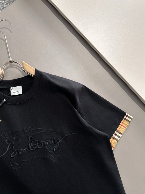 ブランドTシャツ側面デザイン